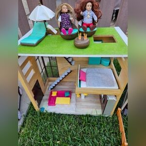LORI 2 story condo only with 3 dolls included.